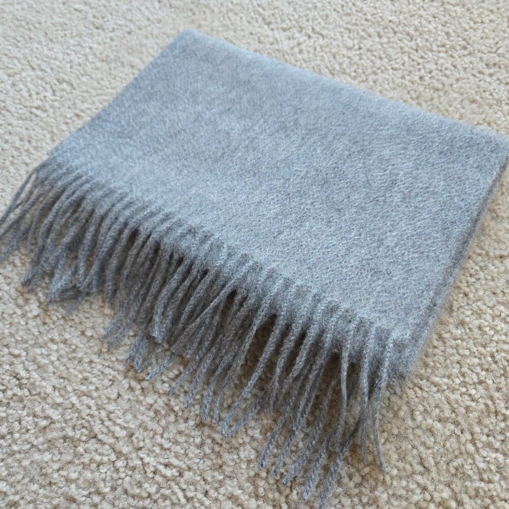 NWOT Grey Cashmere Fringed Scarf - Picture 10 of 11